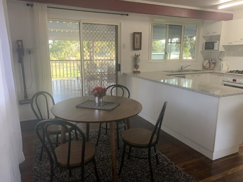 3 Bedroom Apartment - Accommodation Mermaid Beach 2