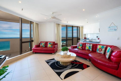 3 Bedroom Apartment - Panoramic Ocean Views - Accommodation Mermaid Beach 3