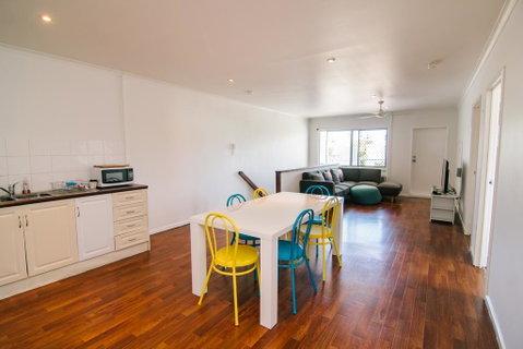 3 Bedroom Apartment / Spence St - Accommodation Mermaid Beach 3