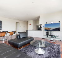 3-Bed Apartment with Parking Near Parks and Dining - Accommodation Mermaid Beach