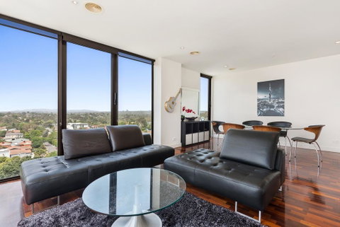 3-Bed Apartment With Parking Near Parks And Dining - Accommodation Mermaid Beach 1