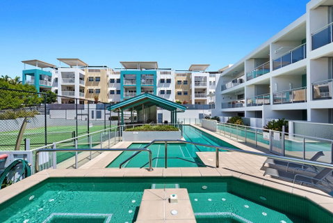 3BR Coolum Beach , Rooftop Terrace, Spa, Tennis, Pool - Accommodation Mermaid Beach 2