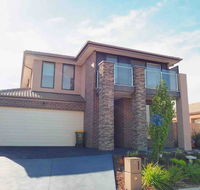 4 Bed 2 And A Half Bath Luxury Villa in Point Cook - Accommodation Mermaid Beach