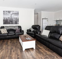 4 Bedroom Inner City Townhouse - SLEEPS 9  - Accommodation Mermaid Beach