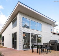 4 king or 8 single beds WiFi Netflix pet friendly - Accommodation Mermaid Beach