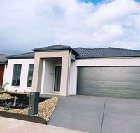 4Bed 2Bath Cozy Guesthouse in Tarneit - Accommodation Mermaid Beach