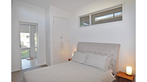 52 ON BAYVIEW - PET FRIENDLY (OUTSIDE ONLY) - Accommodation Mermaid Beach 1