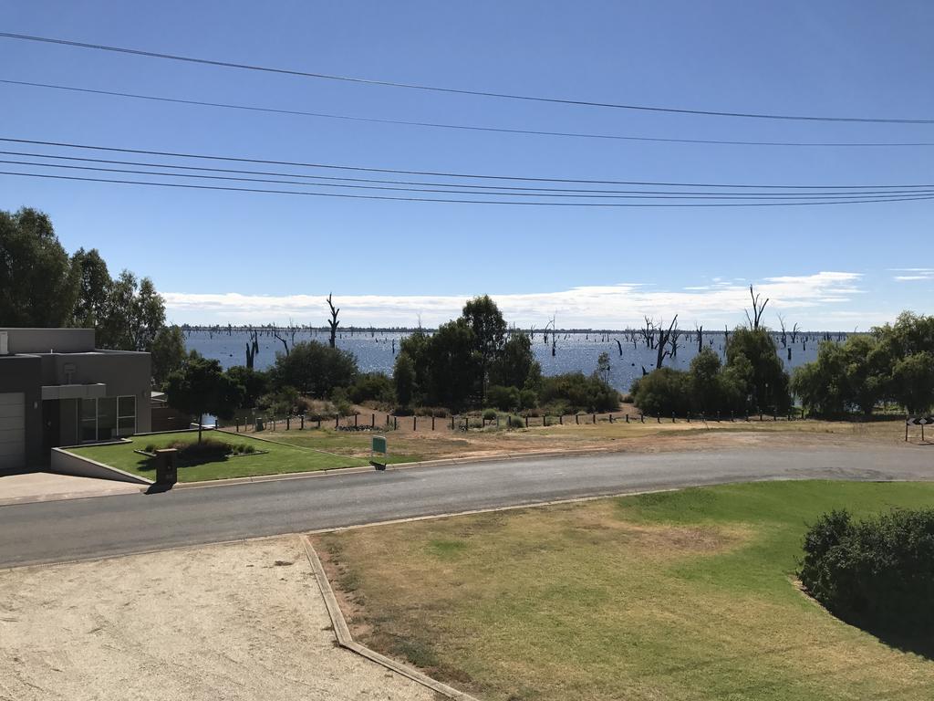 Bathumi VIC Accommodation Mermaid Beach