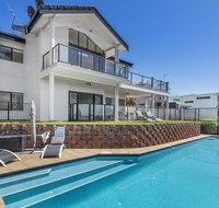 Above and Beyond - Beautiful Home with Pool - Accommodation Mermaid Beach