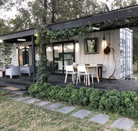 Absolute riverfront shipping container cabin - Accommodation Mermaid Beach