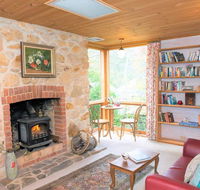 Adelaide Hills 'Camellia Cottage' - WiFi - Accommodation Mermaid Beach