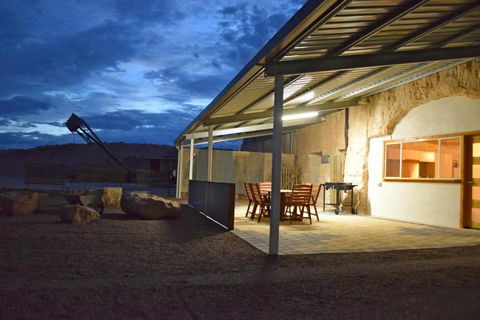 Dug Out B&B - Accommodation Mermaid Beach 0