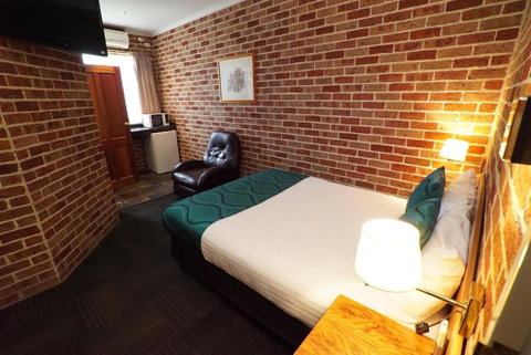Exies Bagtown - Accommodation Mermaid Beach 2