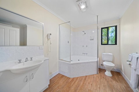 Emerald Motel Apartments - Accommodation Mermaid Beach 3