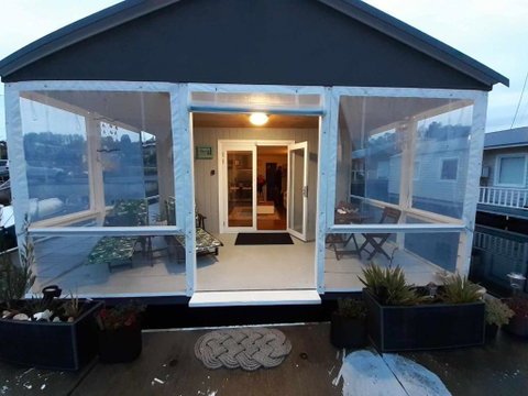 Elegant And Scenic Floating Boat House - Accommodation Mermaid Beach 0