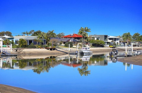 Fabulous Canal-front Unit In Mooloolaba - Accommodation Mermaid Beach 1
