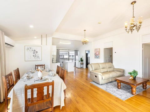 Family Friendly Cozy 4BR House At Annerley - Accommodation Mermaid Beach 2