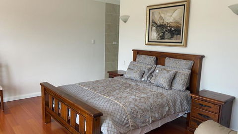 Family Home - Accommodation Mermaid Beach 2