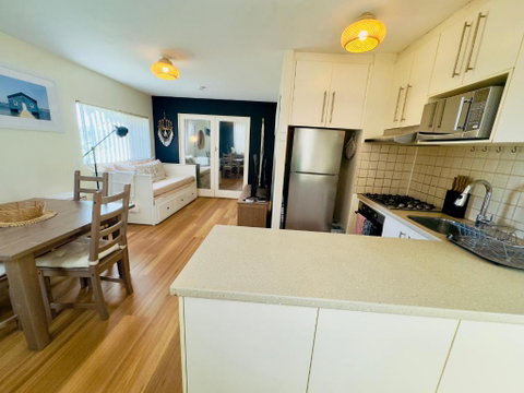 FORR64 - Cosy East Perth Retreat - Accommodation Mermaid Beach 4