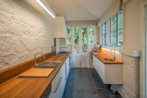 Gardeners Cottage - Accommodation Mermaid Beach 1