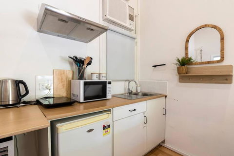 Gawler Townhouses 1C , 1 Queen Bed - Accommodation Mermaid Beach 4