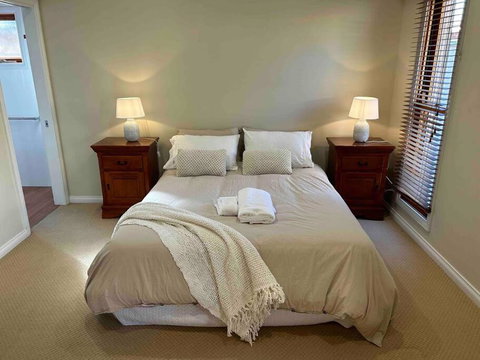 Grand Retreat In Peaceful Street - Accommodation Mermaid Beach 2