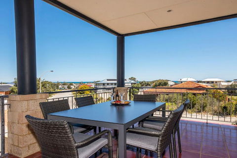 Happy Daze - Accommodation Mermaid Beach 3