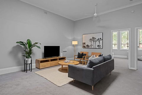 Haven On Hunter 500m To Civic Theatre - Accommodation Mermaid Beach 0