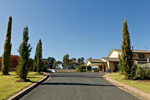 Hilltops Retreat Motor Inn - Accommodation Mermaid Beach 0