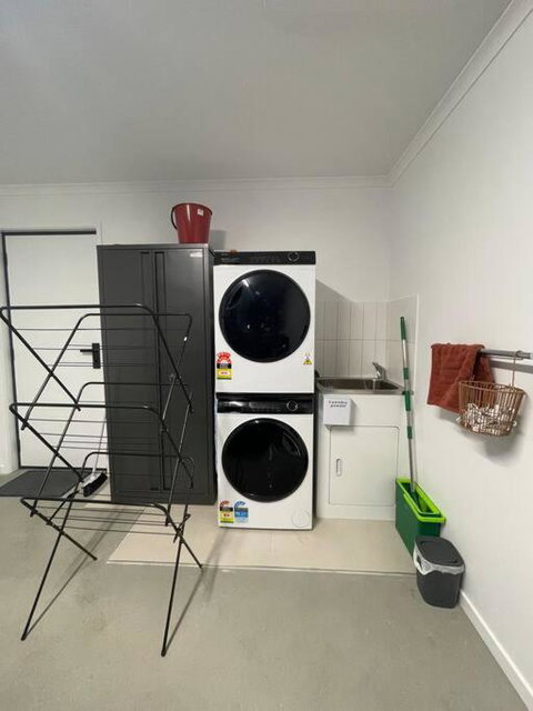 Home In Brighton - Accommodation Mermaid Beach 3