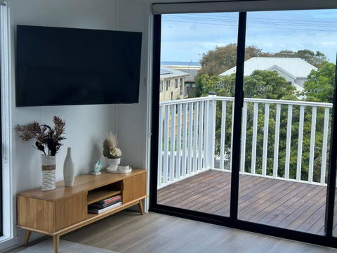 Iconic Beach House On Bruce - Accommodation Mermaid Beach 2