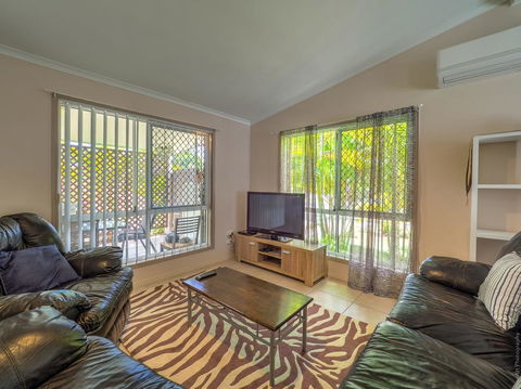 Affordable Holiday Home - Accommodation Mermaid Beach 0