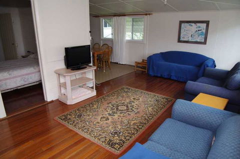 Almare, 7 Gowing Street - Accommodation Mermaid Beach 2
