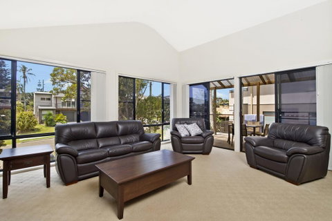 Amara 6 Wesley Avenue - Accommodation Mermaid Beach 2