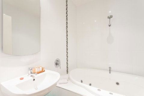 Anglesea River Apartments - Spa Apartment 23 - Accommodation Mermaid Beach 2