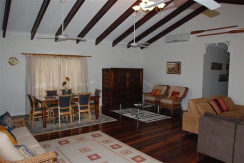 Appian Beach House - Accommodation Mermaid Beach 2