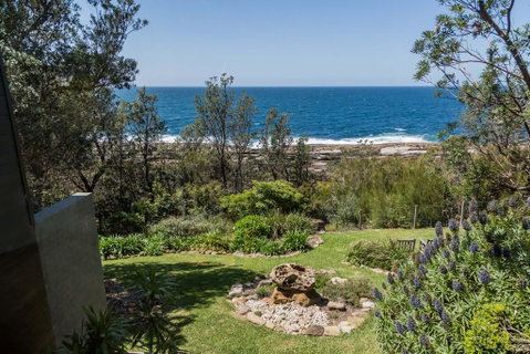 ARGYLL MOLLYMOOK - Absolute Waterfront - Accommodation Mermaid Beach 1