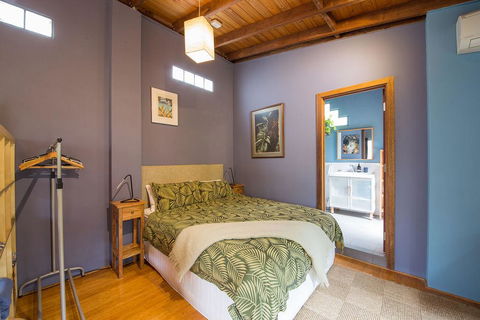 Art & Garden Retreat - Accommodation Mermaid Beach 0