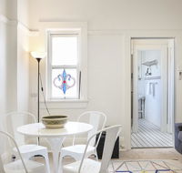 Art Deco Oasis Minutes From the City - Accommodation Mermaid Beach