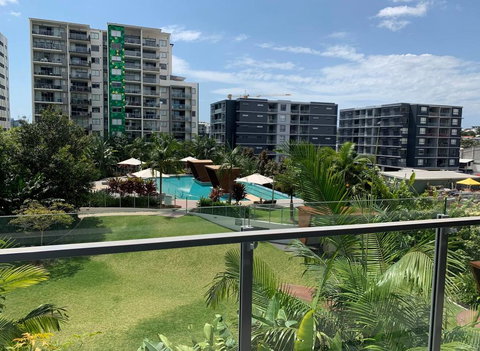 Art-Inspired, Designer APT In The Vibrant Area - Accommodation Mermaid Beach 3