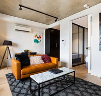 Artsy Apartment CBD City Views and Balcony - Accommodation Mermaid Beach