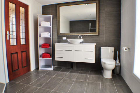 LUXURIOUS Couples Escape, SPA BATH, Netflix, NBN - Accommodation Mermaid Beach 1