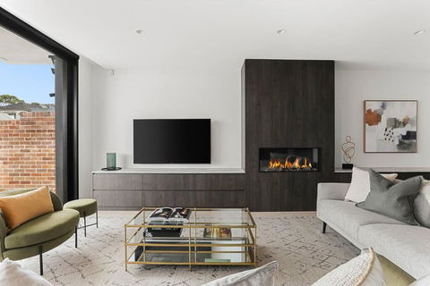 Luxury NEW 5BDRM Oasis With Heated Pool - Accommodation Mermaid Beach 3