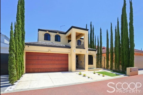 LUXURY VILLA W POOL & SPAS - Accommodation Mermaid Beach 3