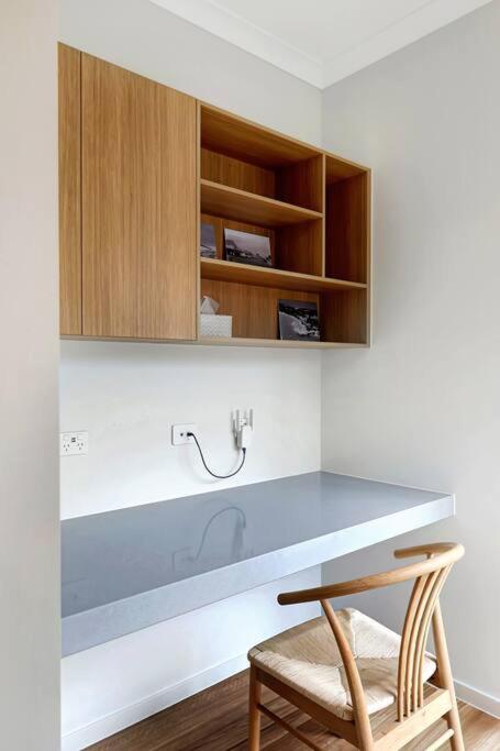 Madeley Family Getaway- Sleeping 8, Central, Aircon, Close To Shops, Beach, Parks, Spacious - Accommodation Mermaid Beach 2