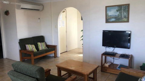 Madrid Unit 5 - Accommodation Mermaid Beach 2