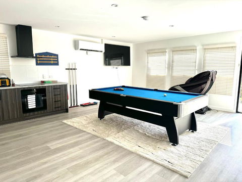 Main Residences - Accommodation Mermaid Beach 2