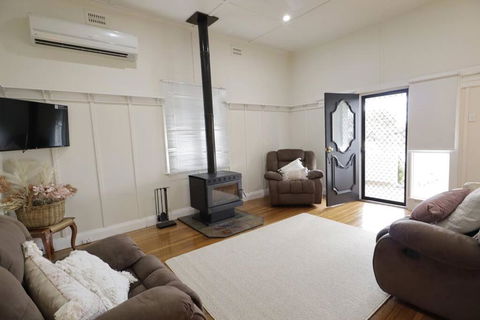 Manor Cottage - Accommodation Mermaid Beach 0