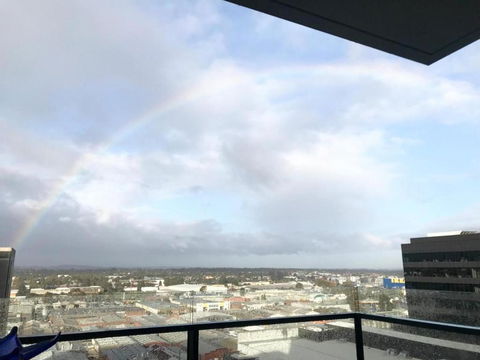 M-city Shopping Center Apartment - Executive Twin King Ensuites - Fully Equipped - Free Parking, Fast Wifi, Smart TV, Netflix, Complementary Drinks & Amenities - Clayton 3168 - Accommodation Mermaid Beach 2