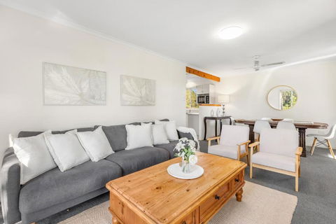 Madigan Cottages - Settlers Cottage - Accommodation Mermaid Beach 3